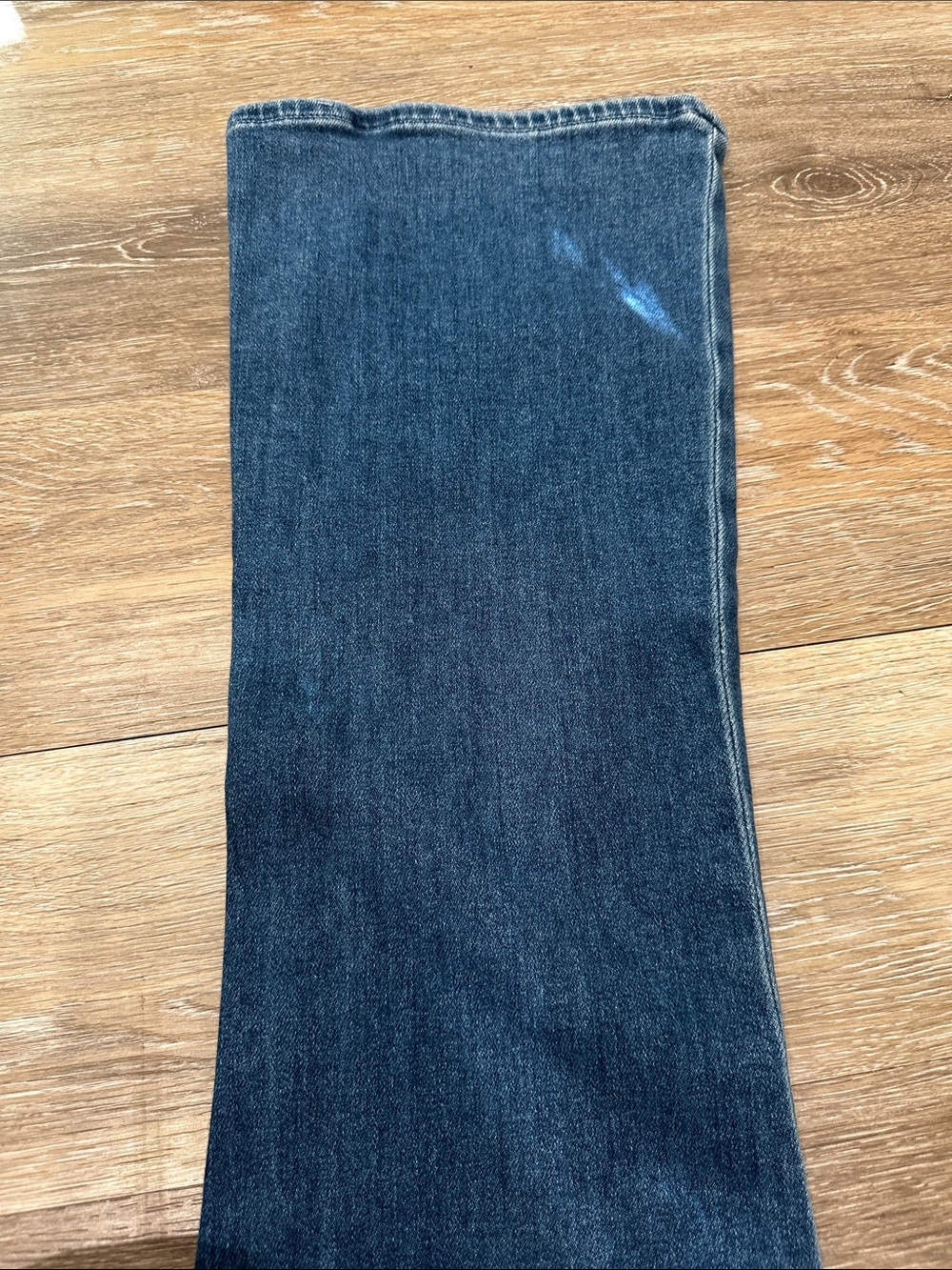 Like New! PAIGE High Rise Laurel Canyon Straight Leg Slight Flair Jeans - Picture 8 of 8